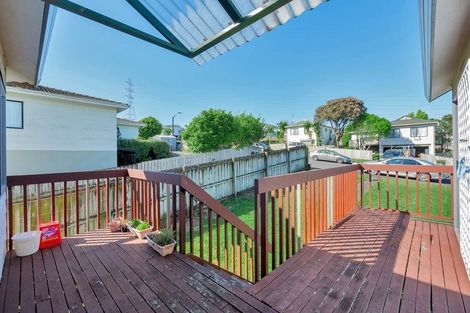 Photo of property in 11 Loughanure Place, Massey, Auckland, 0614