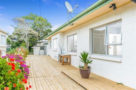 Photo of property in 1/3 Exmouth Road, Northcote, Auckland, 0627