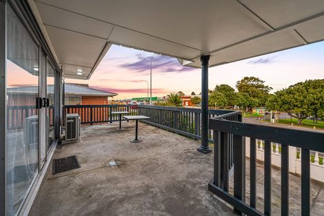 Photo of property in 214a Edmonton Road, Te Atatu South, Auckland, 0610