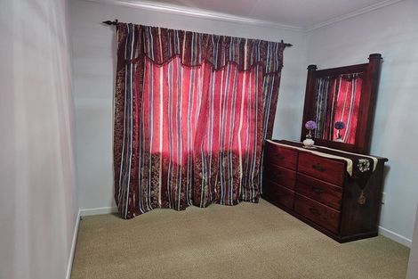 Photo of property in 17 Tiroroa Avenue, Te Atatu South, Auckland, 0610