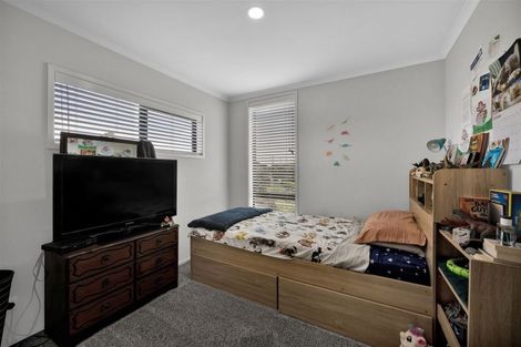 Photo of property in 1b Links Drive, Waiwhakaiho, New Plymouth, 4312