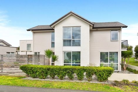 Photo of property in 25 Phar Lap Crescent, Takanini, 2112