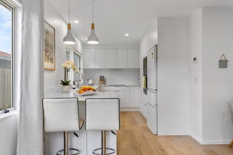 Photo of property in 2/1 Mossop Rise, Glenfield, Auckland, 0629