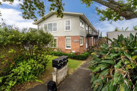 Photo of property in 1/221 Hurstmere Road, Takapuna, Auckland, 0622