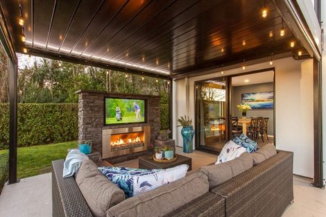 Photo of property in 28 Highcrest Heights, Westmorland, Christchurch, 8025