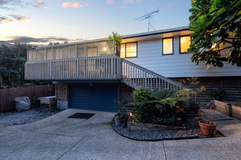 Photo of property in 25a Clairville Crescent, Wai O Taiki Bay, Auckland, 1072