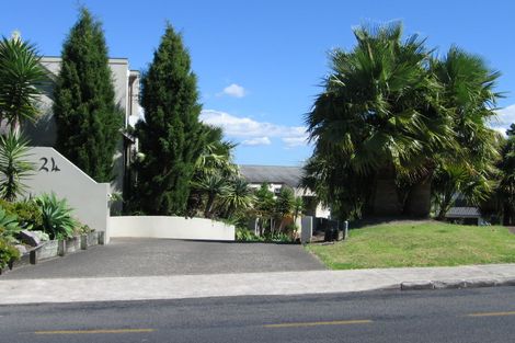 Photo of property in 2/24 Carlisle Road, Browns Bay, Auckland, 0630