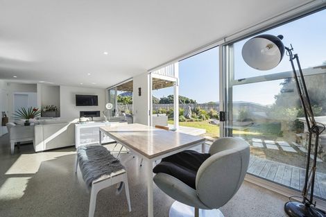 Photo of property in 7 Olliver Grove, Waikanae Beach, Waikanae, 5036