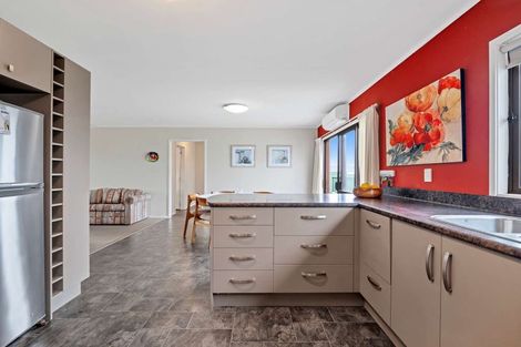 Photo of property in 100 Pukehina Parade, Pukehina, 3189