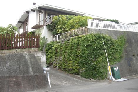 Photo of property in 2 Colenso Avenue, Hospital Hill, Napier, 4110