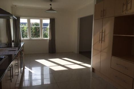 Photo of property in 16 Kauri Glen Road, Northcote, Auckland, 0627