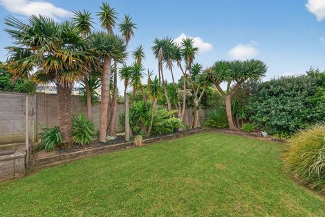 Photo of property in 29 Peter Terrace, Castor Bay, Auckland, 0620