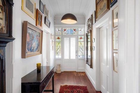 Photo of property in 15 Colenso Avenue, Hospital Hill, Napier, 4110