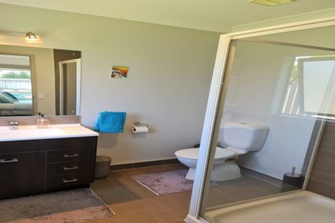 Photo of property in 30 Simpson Crescent, Raumati Beach, Paraparaumu, 5032