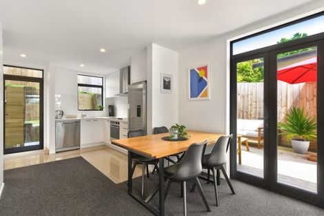 Photo of property in 3/15 Chivalry Road, Glenfield, Auckland, 0629