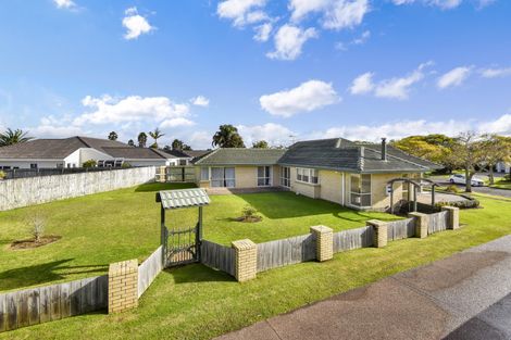 Photo of property in 3 Gairloch Place, Wattle Downs, Auckland, 2103