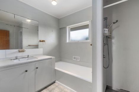 Photo of property in 100 Sylvan Avenue, Northcote, Auckland, 0627