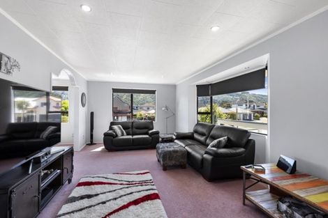 Photo of property in 32 Clearwater Terrace, Brown Owl, Upper Hutt, 5018