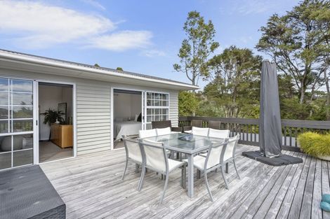 Photo of property in 8 Konini Road, Titirangi, Auckland, 0604