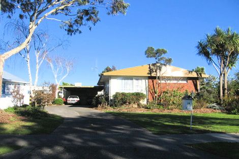 Photo of property in 28 Catlins Crescent, Milson, Palmerston North, 4414