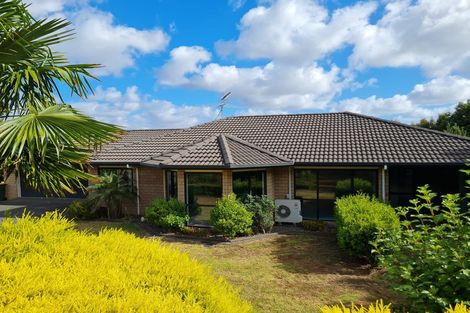 Photo of property in 10 Gleaming Place, Waiuku, 2123