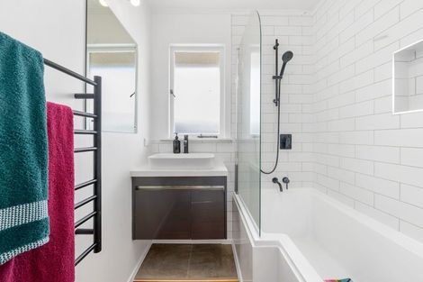 Photo of property in 5 Warwick Avenue, St Andrews, Hamilton, 3200