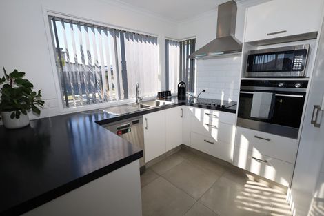 Photo of property in 2 Bill Miller Drive, Papamoa, 3118