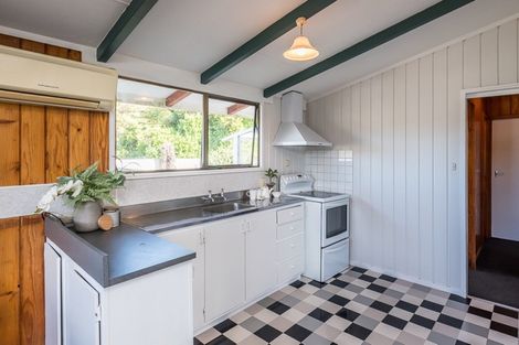 Photo of property in 117 Newlands Road, Newlands, Wellington, 6037