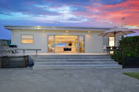 Photo of property in 215 Newcastle Street, Mahia, 4198