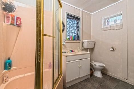 Photo of property in 693 Beach Road, Rothesay Bay, Auckland, 0630