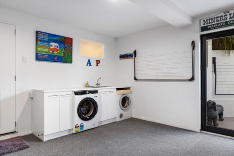 Photo of property in 2/60 Moncks Spur Road, Redcliffs, Christchurch, 8081