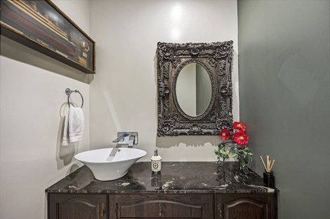 Photo of property in 28 Tyrico Close, Unsworth Heights, Auckland, 0632