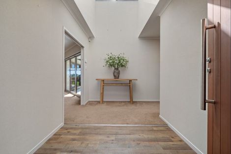 Photo of property in 5b Tupuhi Place, Highlands Park, New Plymouth, 4312