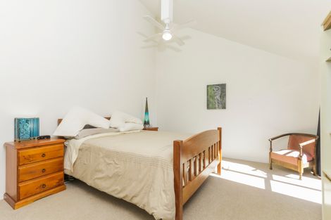 Photo of property in 25 Raroa Terrace, Waiatarua, Auckland, 0604