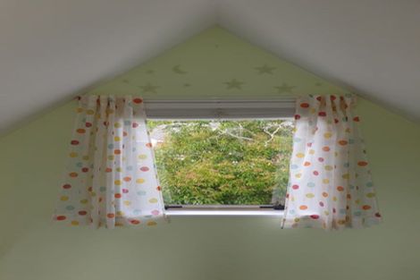 Photo of property in 8a Aplin Place, Birkdale, Auckland, 0626