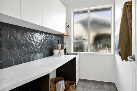 Photo of property in 143 Mangorei Road, Merrilands, New Plymouth, 4312