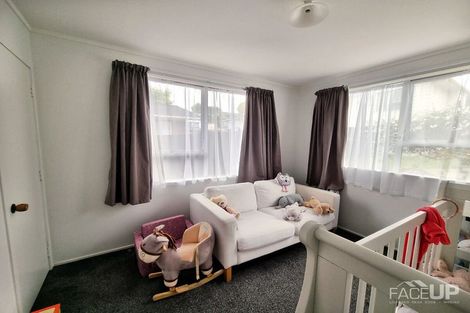 Photo of property in 2/10 Kemp Road, Massey, Auckland, 0614