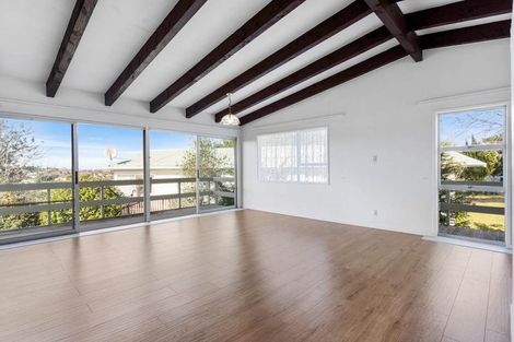 Photo of property in 19 Ravenwood Drive, Forrest Hill, Auckland, 0620