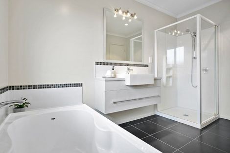 Photo of property in 4 Rose Leigh Drive, Cambridge, 3434