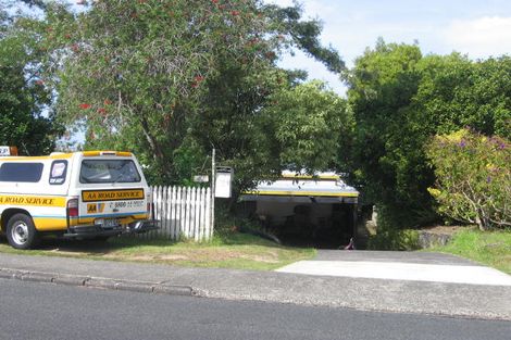 Photo of property in 43 Ayton Drive, Totara Vale, Auckland, 0629