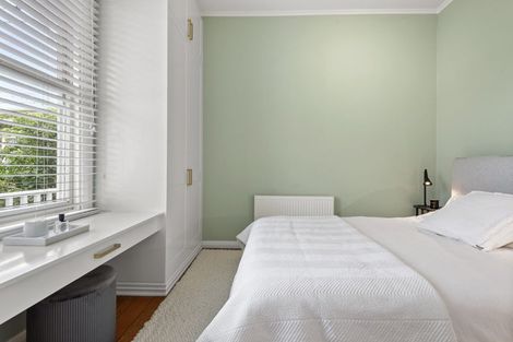 Photo of property in 12 Rixon Grove, Mount Victoria, Wellington, 6011