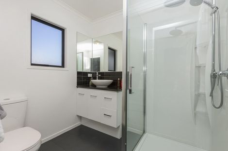 Photo of property in 21 Laly Haddon Place, Matakana, Warkworth, 0985