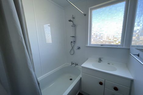 Photo of property in 8 Kelvin Place, Westown, New Plymouth, 4310