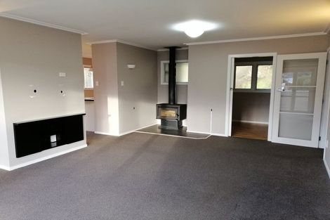 Photo of property in 32 Davis Grove, Wainuiomata, Lower Hutt, 5014