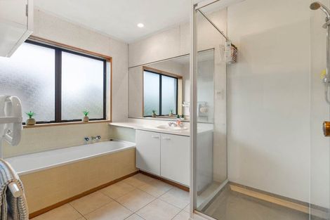 Photo of property in 21 Loloma Drive, Half Moon Bay, Auckland, 2012