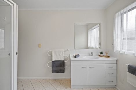 Photo of property in 11a Ross Crescent, Orewa, 0931