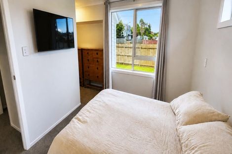 Photo of property in 48 Omata Road, Marfell, New Plymouth, 4310