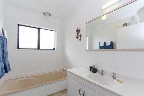 Photo of property in 4 Sandel Rise, Merrilands, New Plymouth, 4312