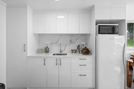 Photo of property in 21 Miller Road, Mangere Bridge, Auckland, 2022