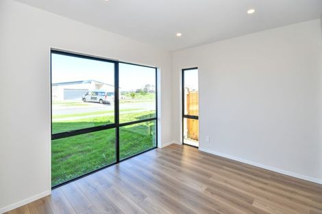 Photo of property in 8 Korowhiti Road, Clarks Beach, 2122